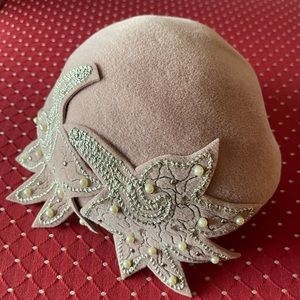 Vintage 1940s / 1950s felt pillbox hat